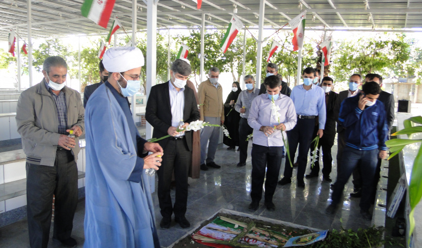 برگزاری مراسم غباررویی قبورمطهرشهدا در هفته بسیج