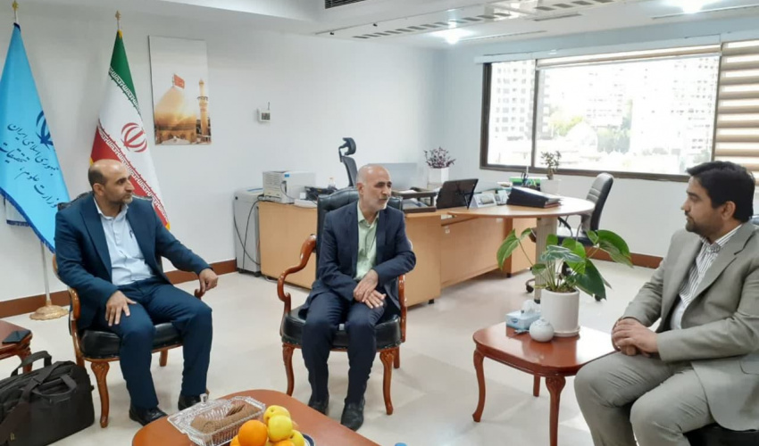 دیدار سرپرست دانشگاه به همراه نماینده محترم مجلس شورای اسلامی با دکتر خطیبی معاون اداری مالی و مدیریت منابع وزارت علوم